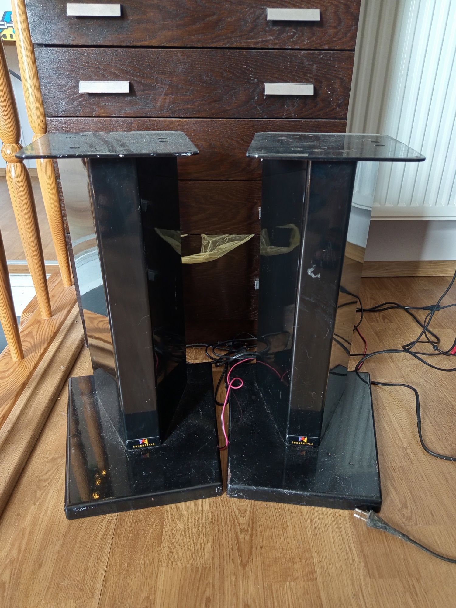 Standy pod kolumny audio stendy