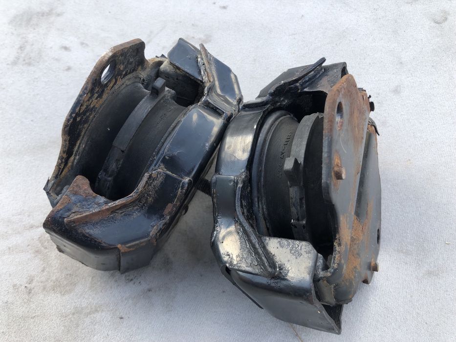 Подушка двигателя Mitsubishi Pajero Wagon Паджеро Вагон 2000-2019