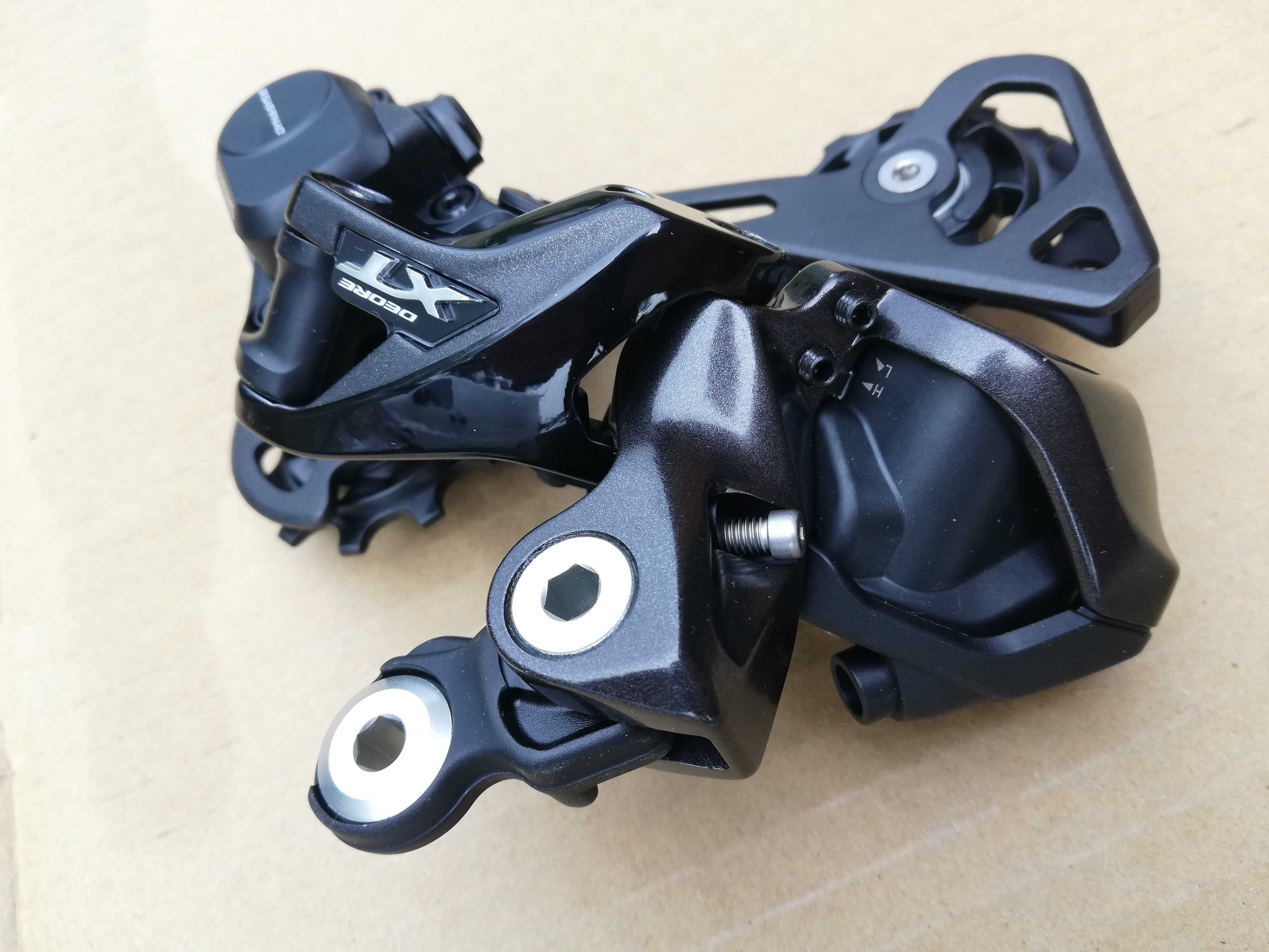 Przerzutka tylna Shimano Deore XT Di2 RD-M8050 GS Shadow RD+