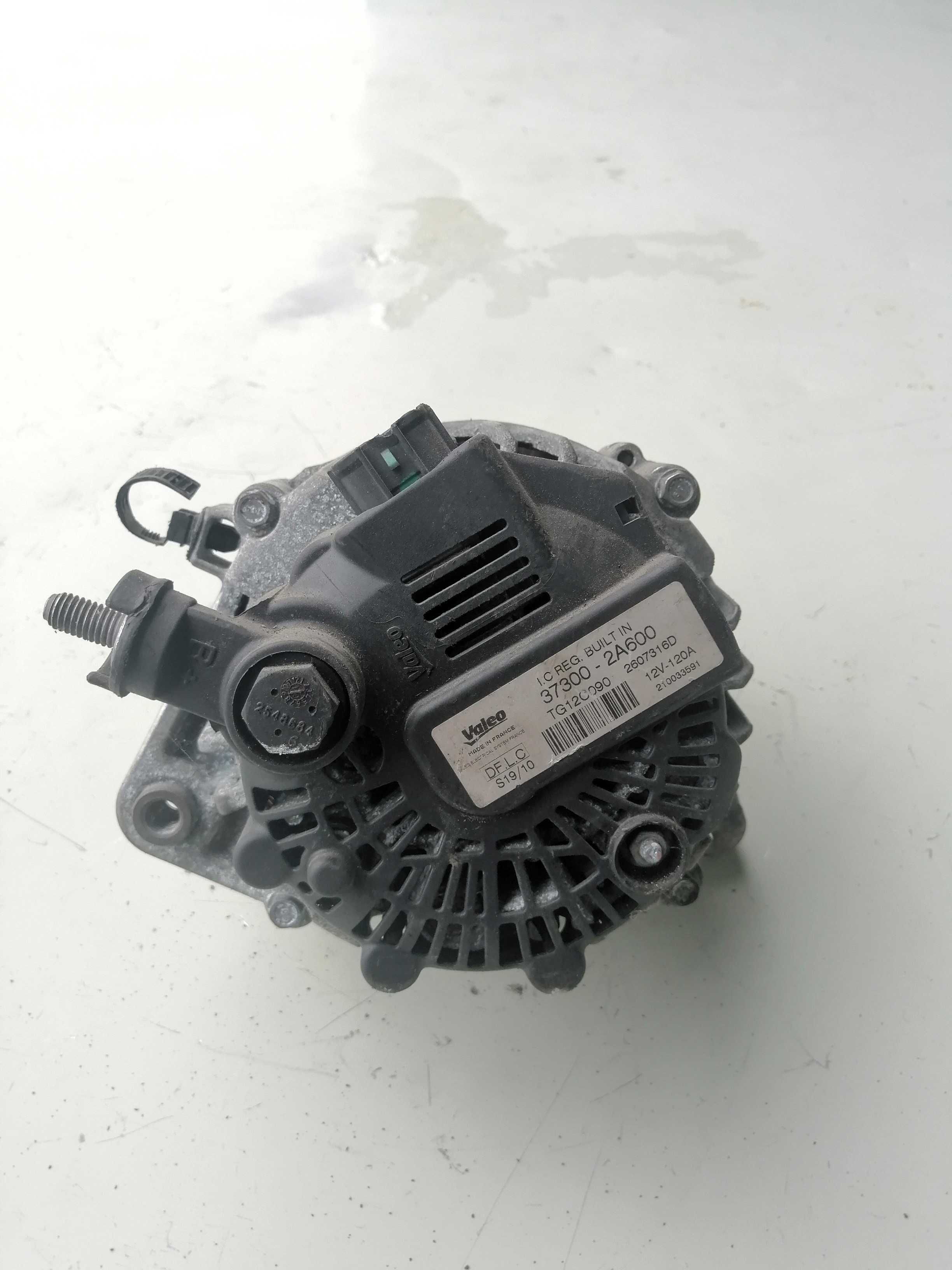 Генератор Hyundai I30 IX20 Kia Ceed Venga 1.4/1.6CRDI 120A 373002A600
