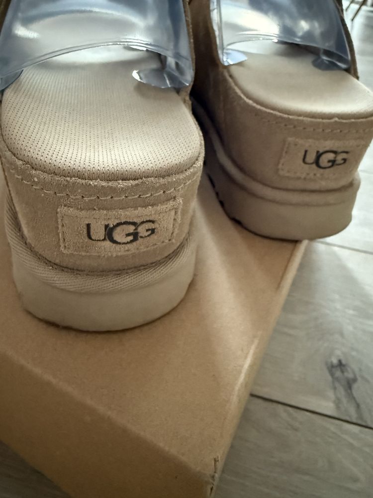 Замшеві шльопанці UGG
