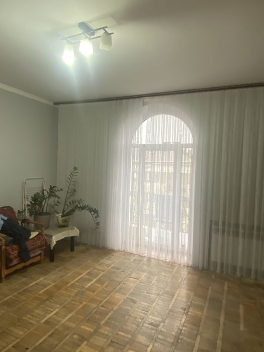 Продається 3х-кімнатна "сталінка".