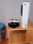 Xbox Series S 512 GB + 2 pady + stacja ładująca + okablowanie