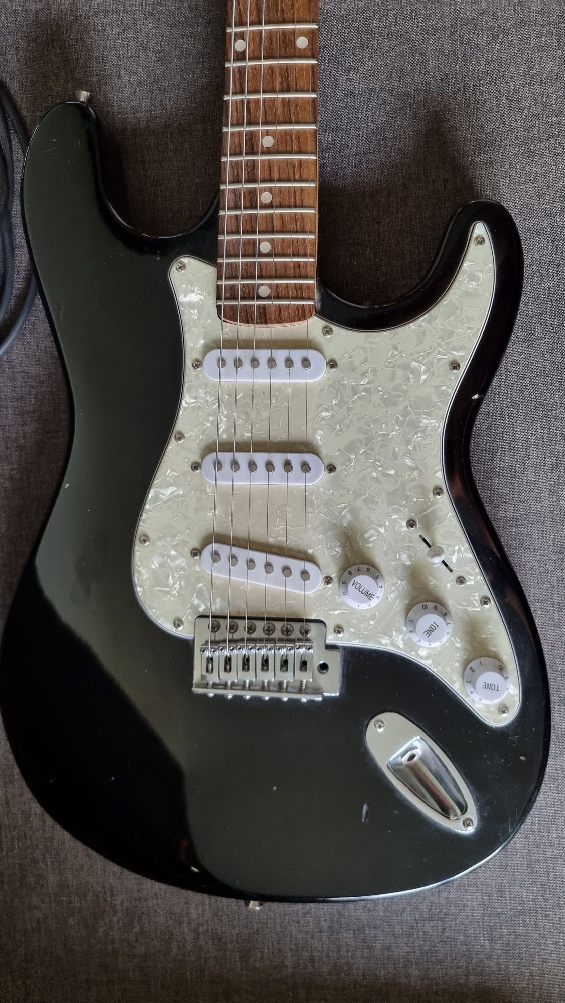 Gitara elektryczna rock Queen + wzmacniacz gitarowy Marshall MG15 40 w