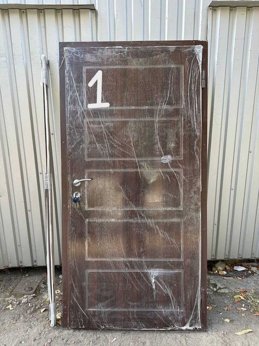 Двері вхідні металеві з Новобудов Склад з дверима БУ м.Шулявська