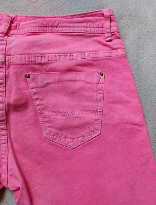 Женские джинсы Pull&Bear W28