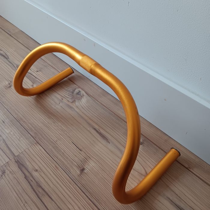 Guiador dourado para bicicleta