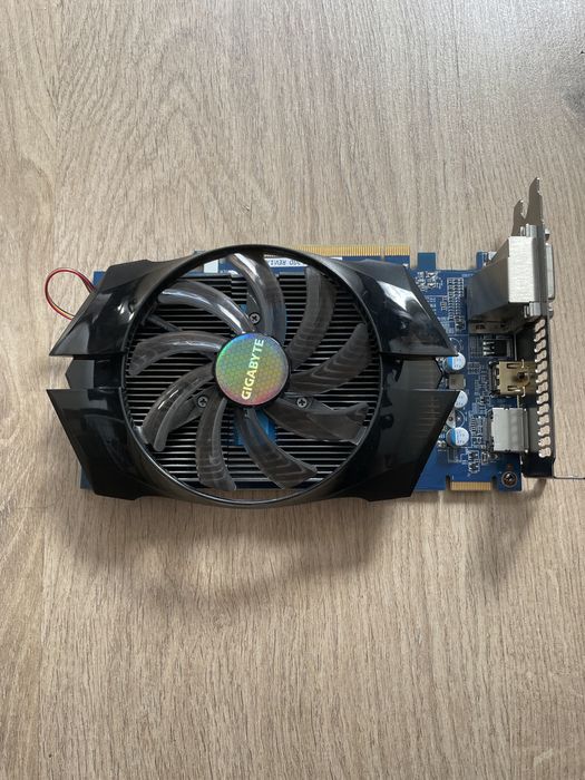 AMD Radeon R7 240