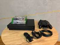 Xbox One X 4K, HDR, 1TB, 2 Pady, akumulatory, Ładowarka, 4 Gry,