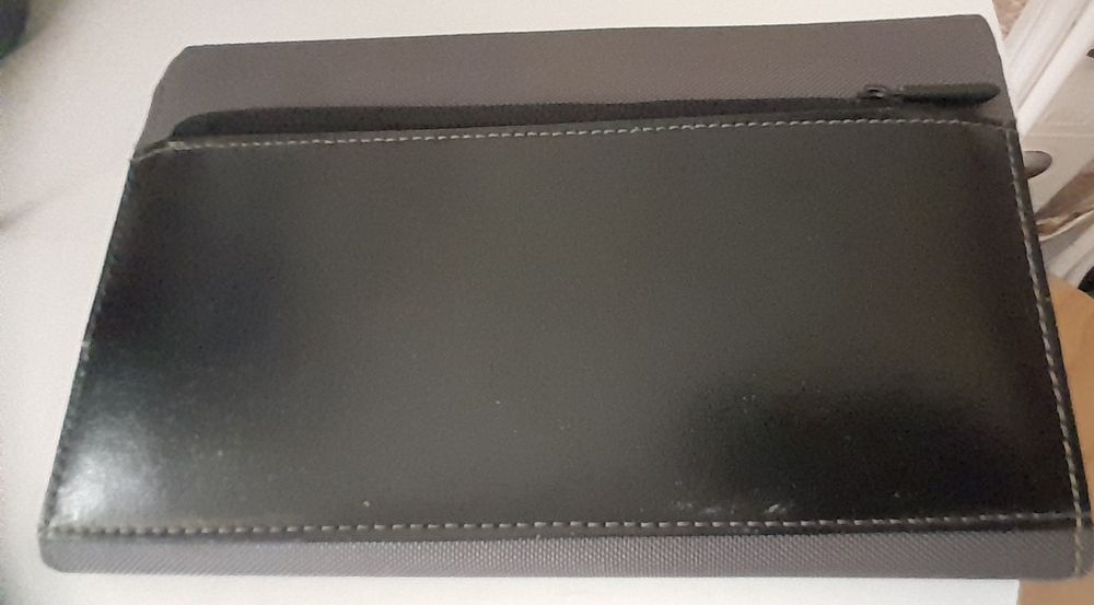 Carteira Amadeus com 23x15 cm - Bom estado