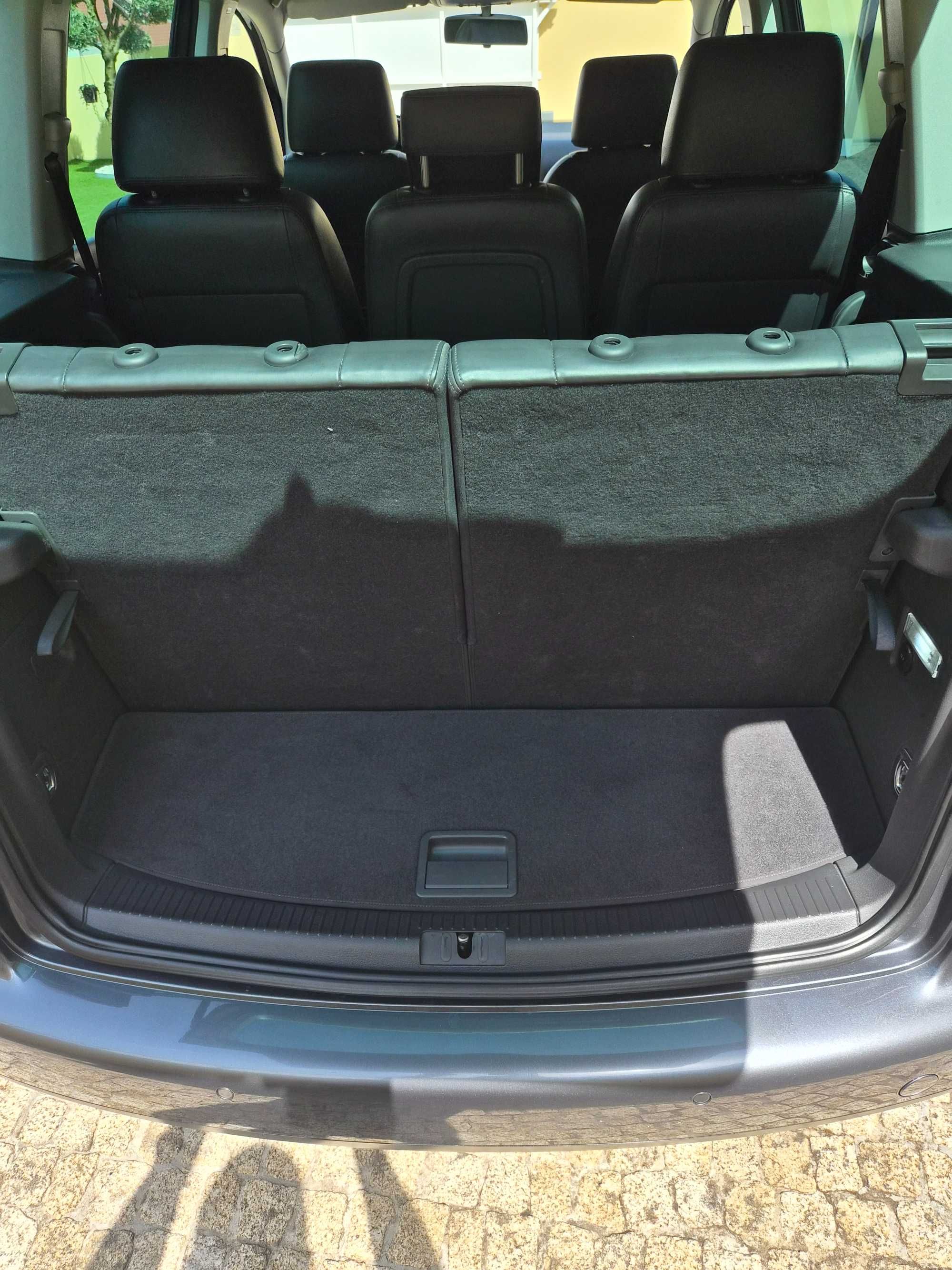 VW Touran 2004 – 7 lugares – 120.000 km – €8.000