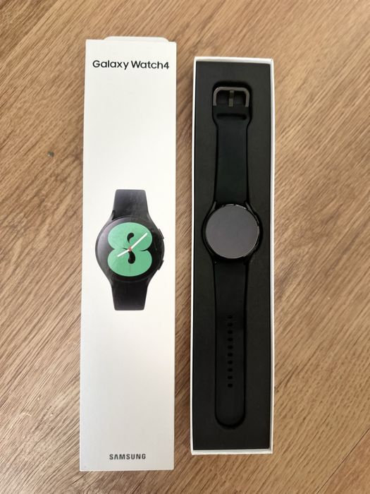 SAMSUNG Galaxy Watch 4