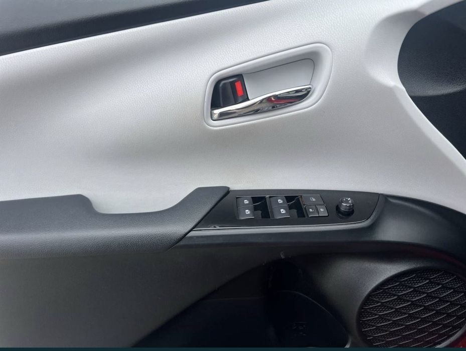 Продам гарного Prius Prime Plagin.100% рідним пробігом