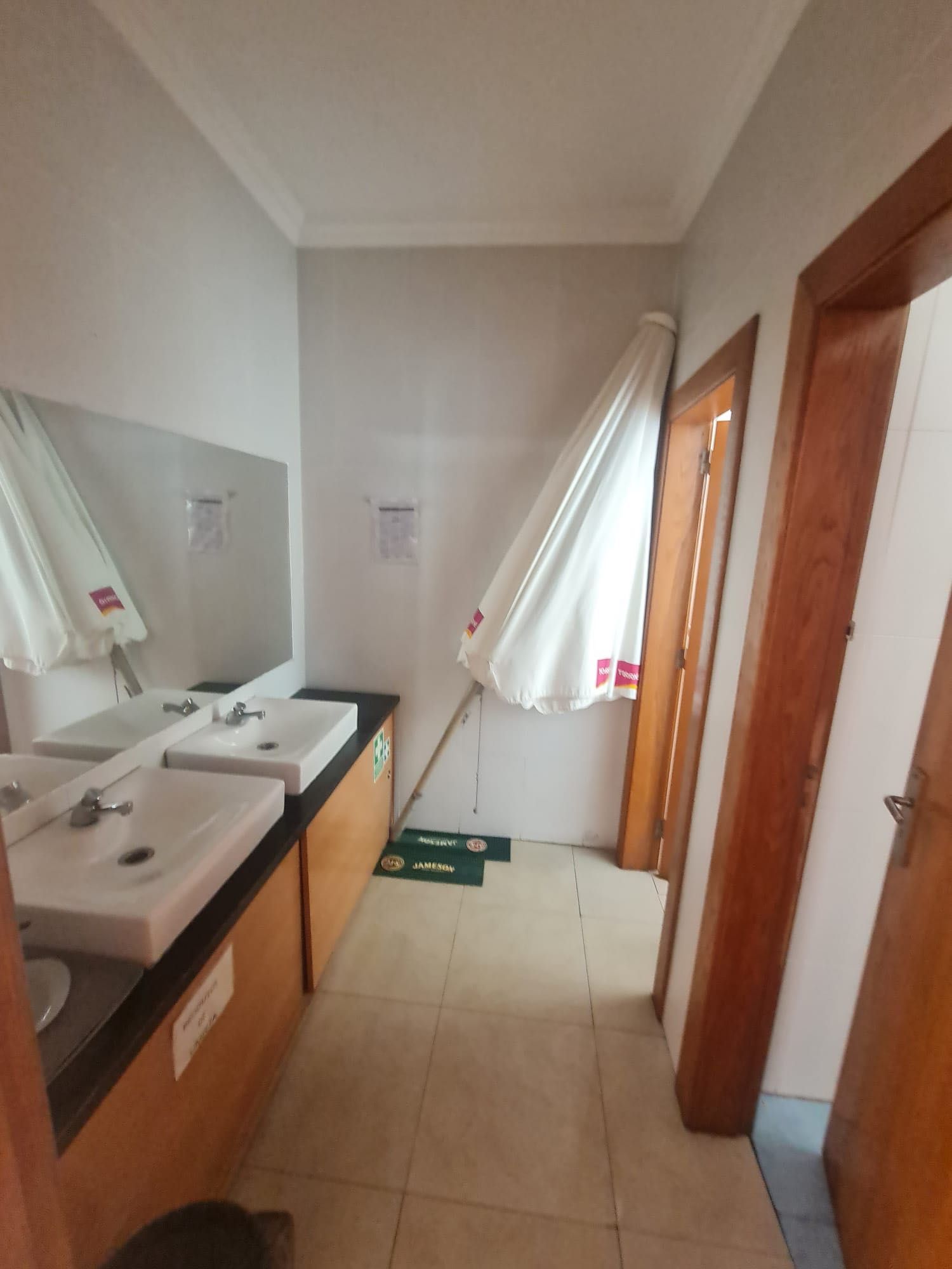 Café / restaurante com esplanada