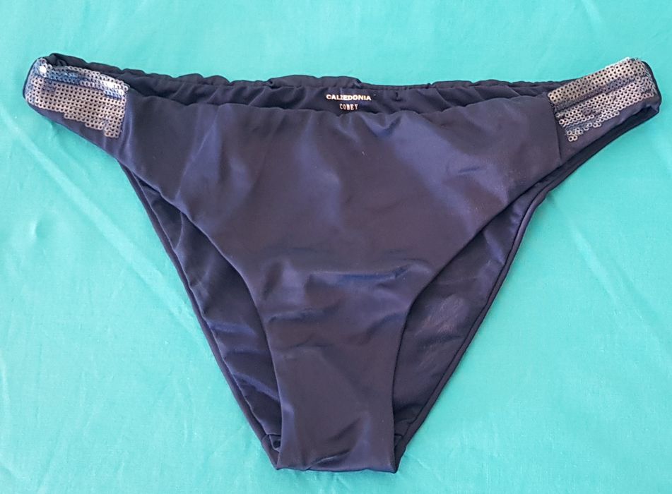 Parte de baixo de biquini azul escuro com brilhantes. Calzedonia. S