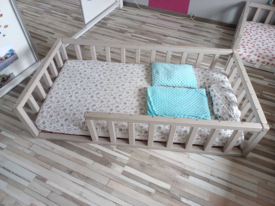 Łóżko dla dziecka 80×160 materace poduszki kołderki prześcieradła