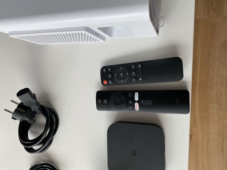 Projektor TouYinger Q10 +  Xiaomi MI box S