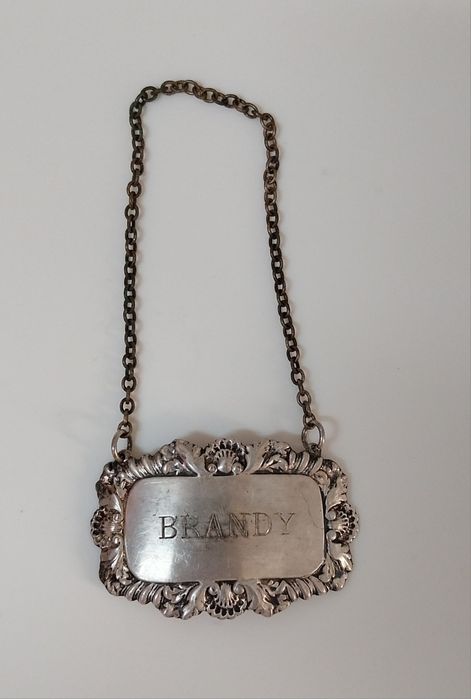 Rótulo para garrafa em prata com corrente