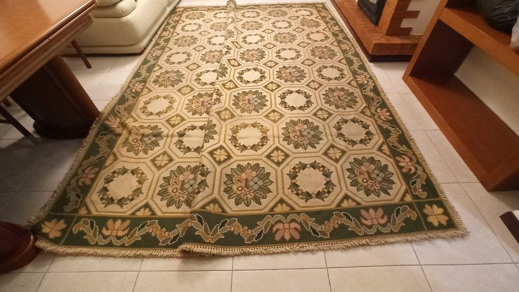 Tapete de Arraiolos 3,37*2,52m em muito bom estado