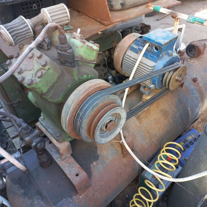 Компресор з кондиціонера автобуса  ціна договірна самовивіз