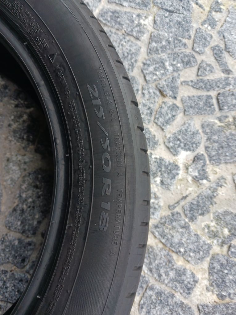 Vendo pneus semi-novos 215/50/18 Michelin