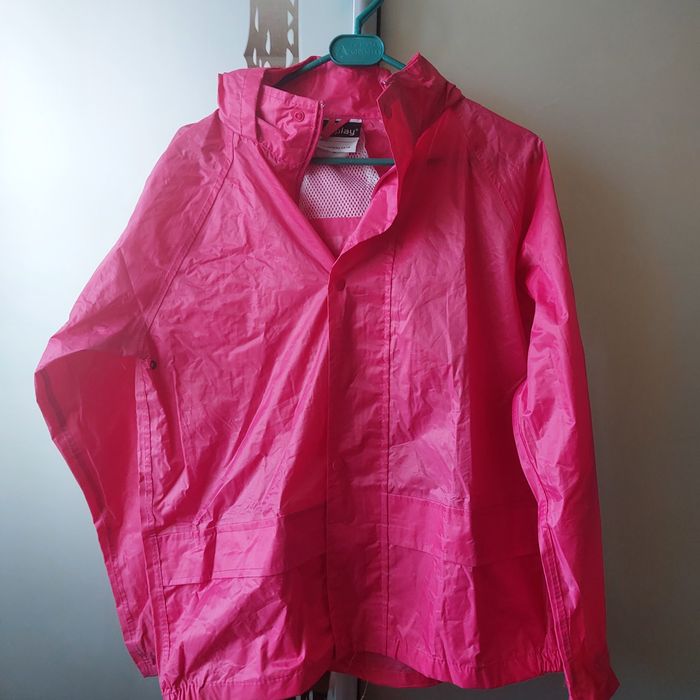 Дощовик рожевий яскравий аксесуар в дощову погоду