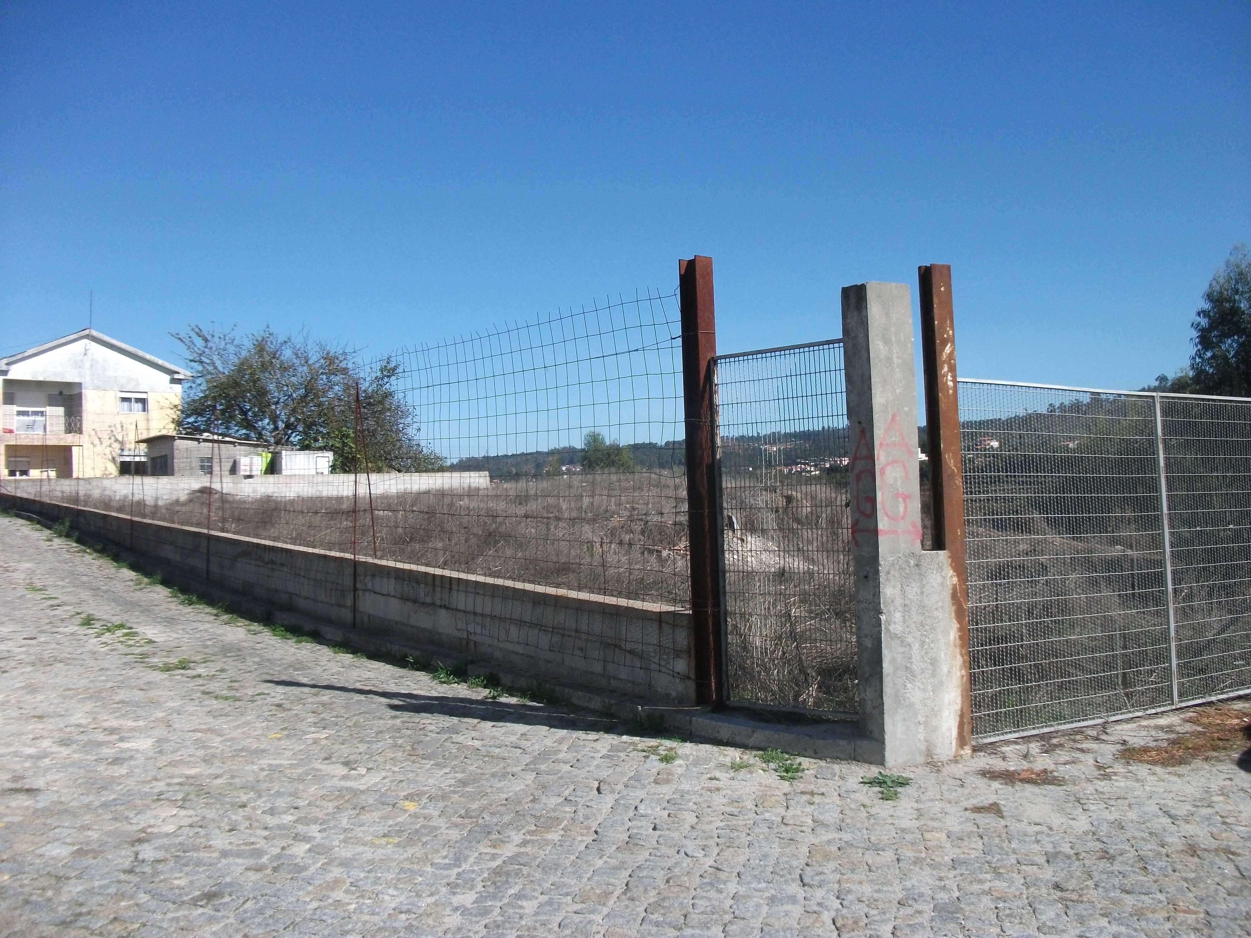 Penafiel-Terreno construção 5712m2, próximo e vistas  Parque Cidade