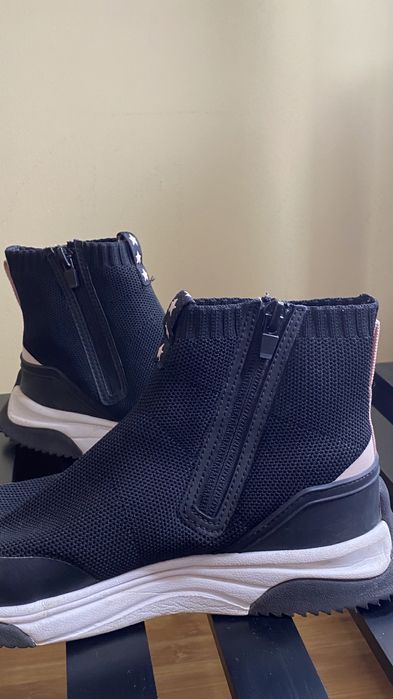 спортивні кросівки Zara