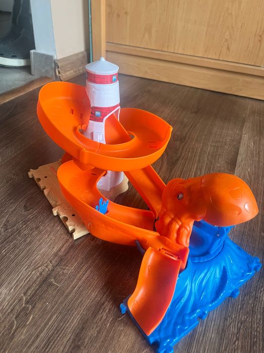 Hot wheels city, track.