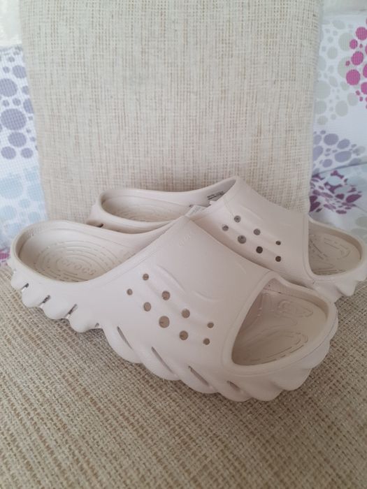Продам нові стильні Crocs