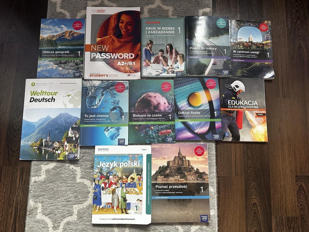 Podręczniki 1 klasy angielski/niemiecki/ biologia/fizyka/chemia/histor