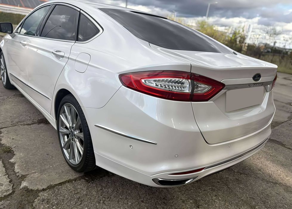 Ford Mondeo      2015