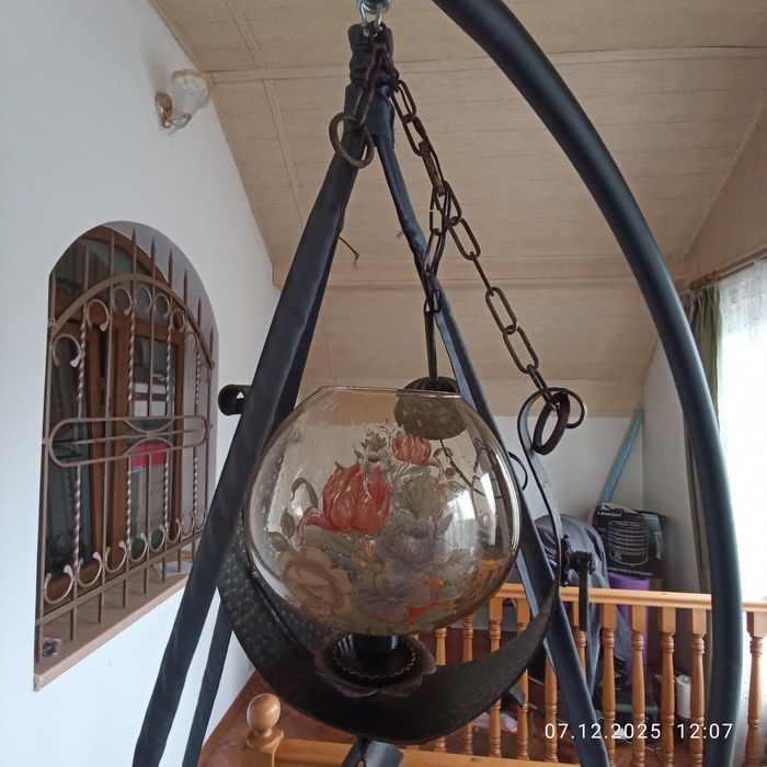 Кована люстра з плафоном з розписом