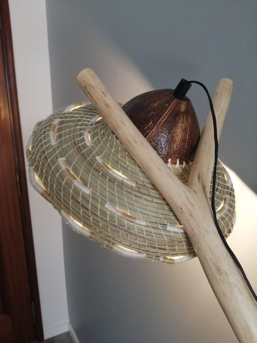 Candeeiro de pé em artesanato