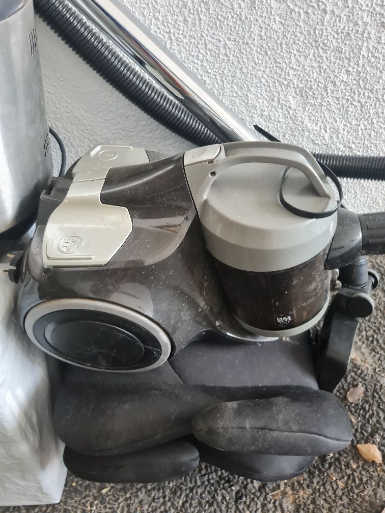 Vendo aspirador eléctrico  novo
