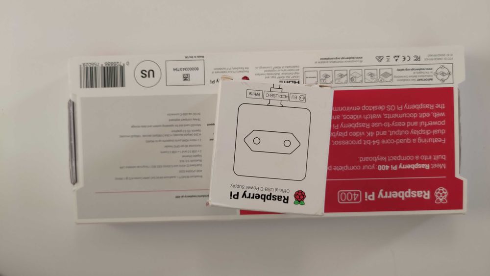 Raspberry Pi 400 – 4GB RAM + microSD 64GB