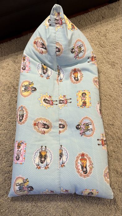 Puff ou colchão de esferovite ou isopor