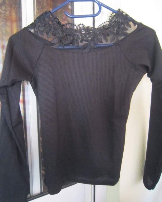 Blusa Preta Renda Peito - Tamanho S - Mulher