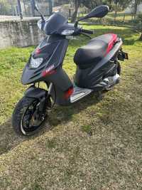 Aprilia 125 SR Motard - Scooter