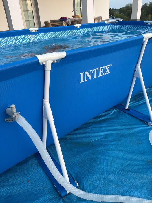 Piscina desmontável 4,5m X 2,2m Intex na garantia