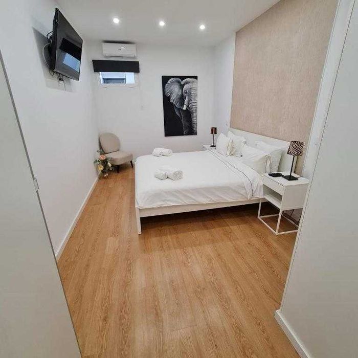 T1 Mobilado - Parede linha de Cascais