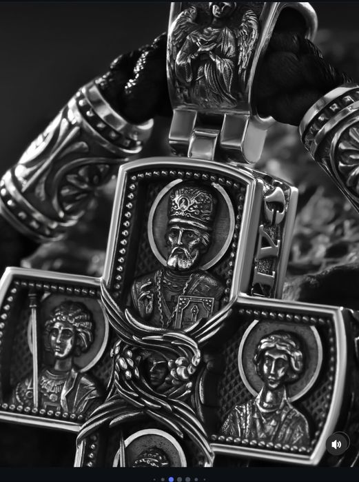 Продам нательный крест серебро с черным деревом ручная работа