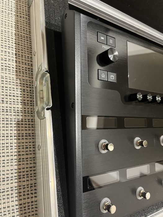 Line 6 Helix Floor + hard case