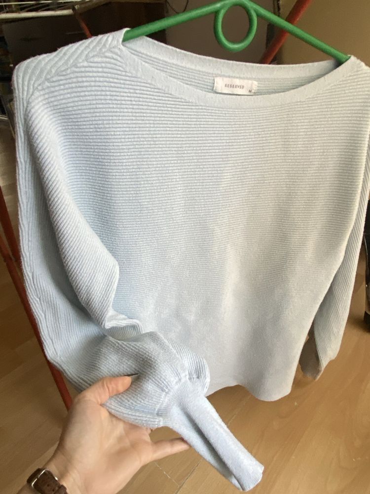 Sweter jasnoniebieski prążek, bufiaste rękawy reserved M