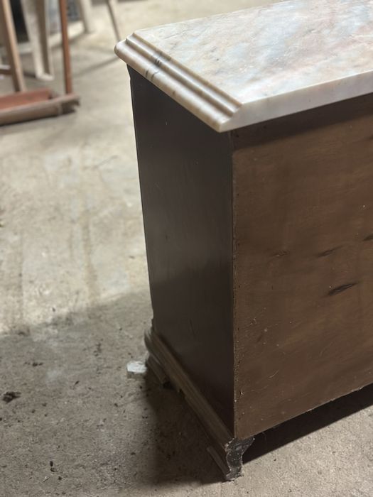 Mesas de cabeceira com mármore