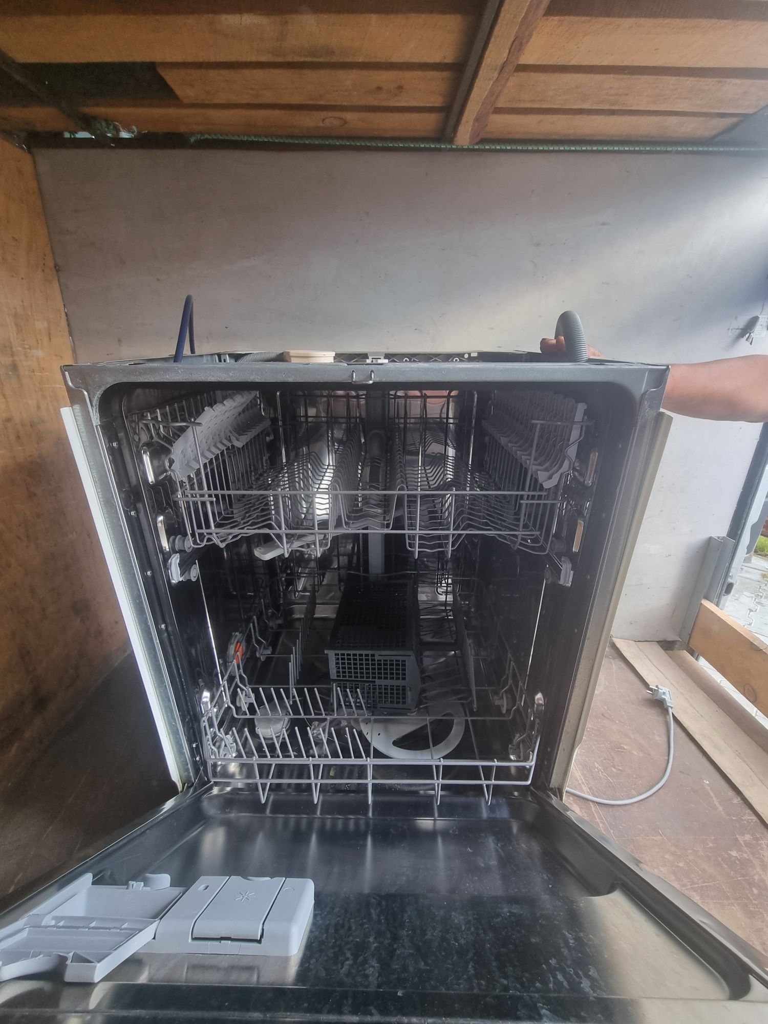 Посудомийна машина Electrolux