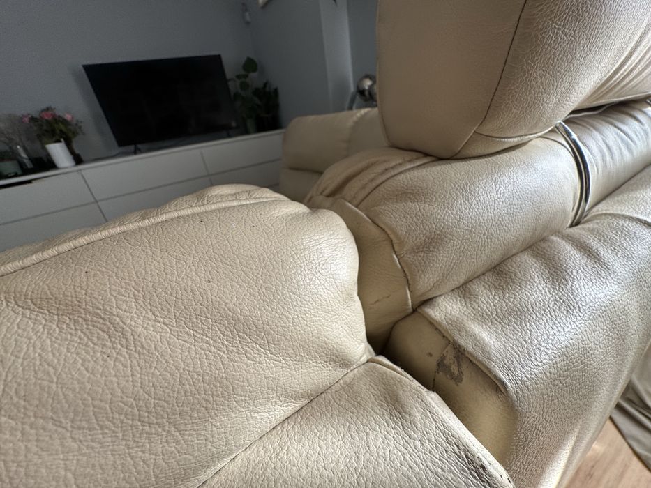 Sofa narożnik z funkcją spania i dwiema pufami
