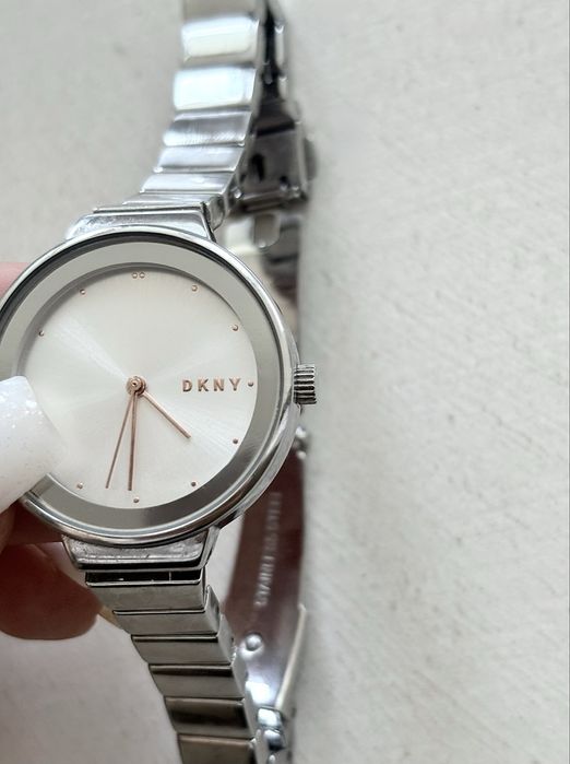 Женские часы DKNY