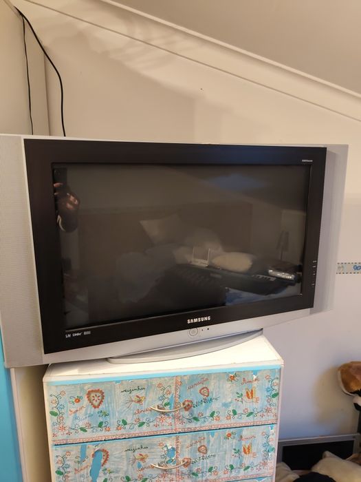 TV crt 16/9 com 75cm