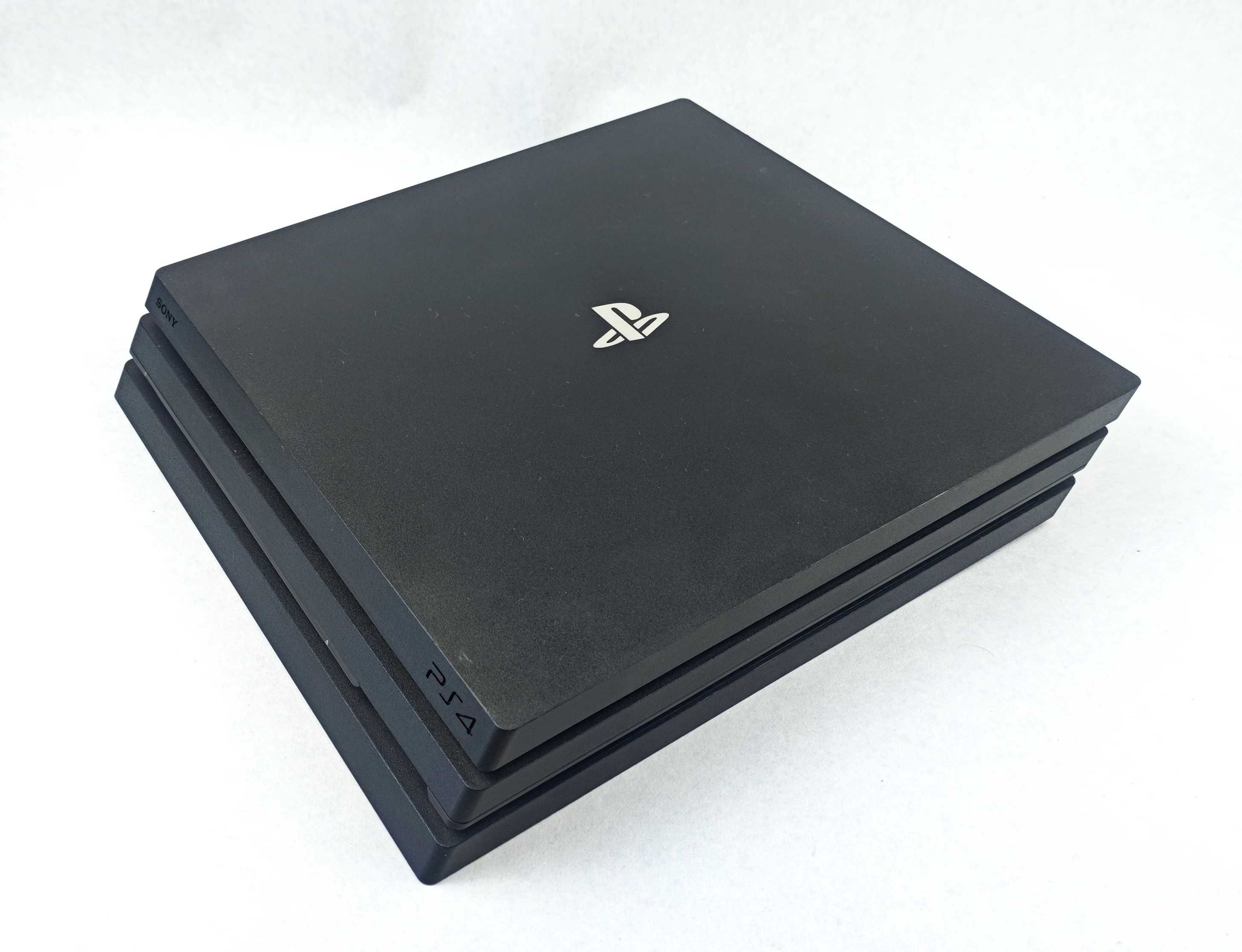 [PS4] Sony PlayStation 4 Pro 1Tb + 2 геймпади + Fifa 19